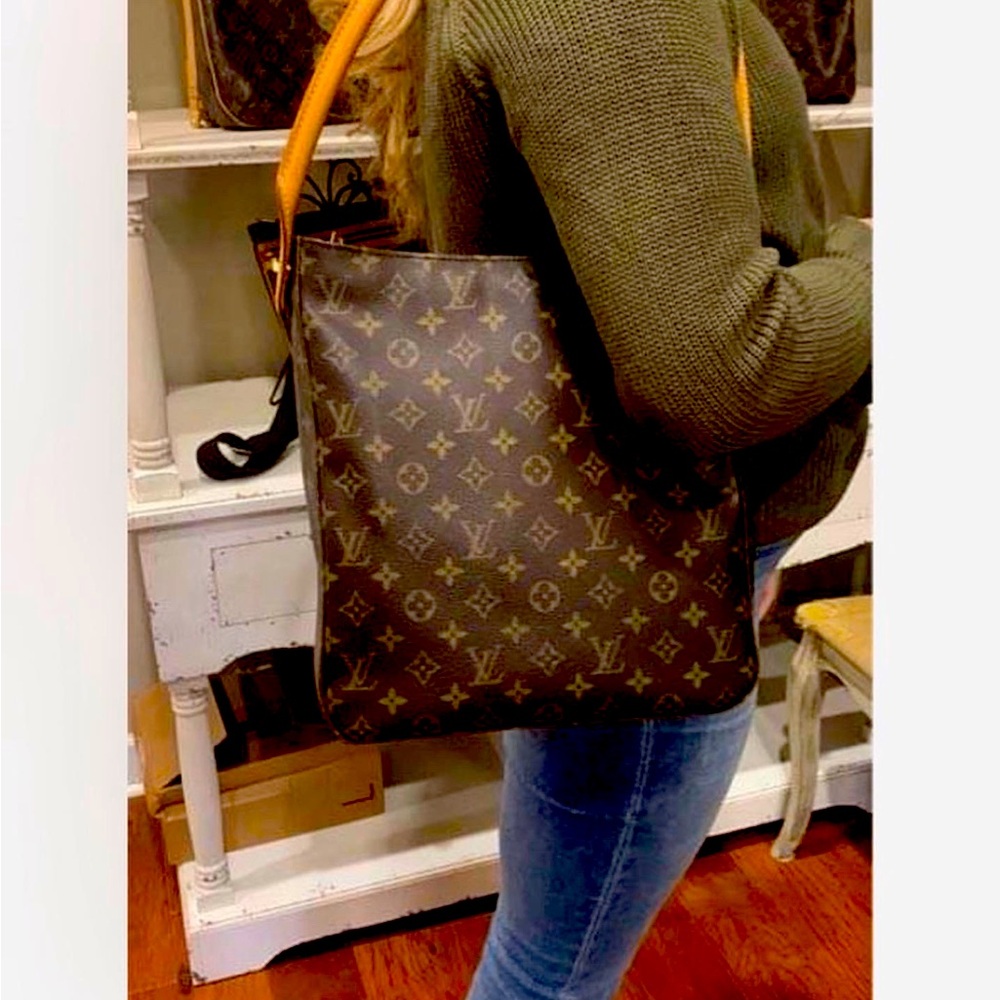 Vintage Louis Vuitton Shoulder Bag EUC with pocket insert and dust bag.